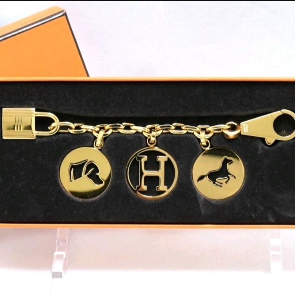Hermès Gold Purse Charm Or Keychain. 5.5" Goldtone. GREAT REVIEW ON PRODUCT - Picture 2 of 9